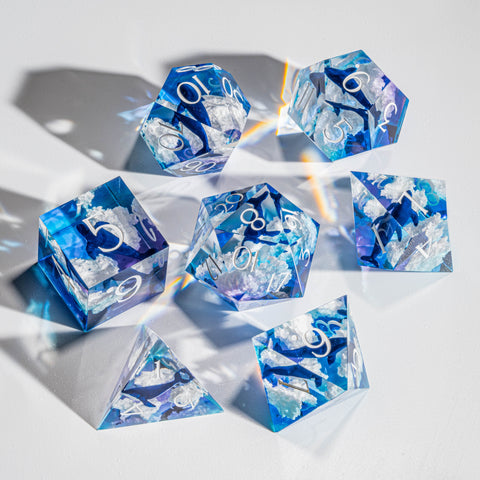 Set di dadi in resina con bordo affilato fatto a mano con dadi interni -Cielo blu-