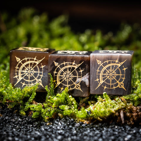 Set di dadi incisi in pietra di sangue di URWizards D&D Eclissi lunare