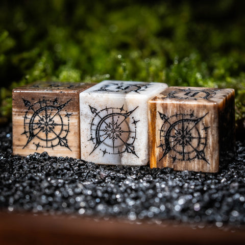 Set di dadi incisi in pietra di sangue di URWizards D&D Eclissi lunare