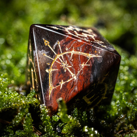 Set di dadi incisi in pietra di sangue di URWizards D&D Eclissi lunare