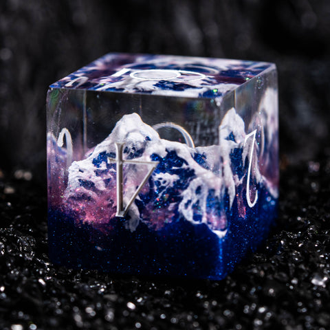 URWizards D&D Würfelset mit Kunstharzgravur, Mysterious Realm – Sakura Fuji Yama