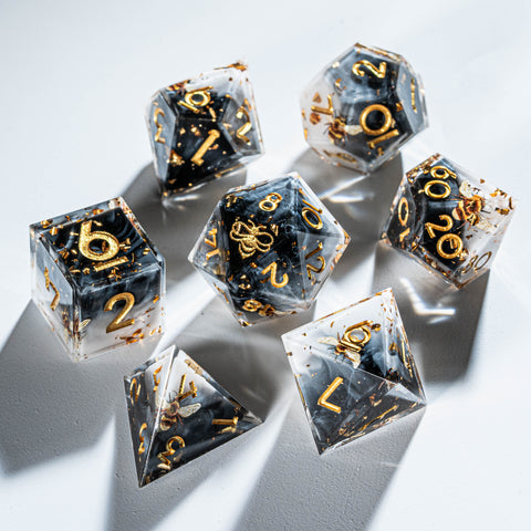 URWizards Inner-Dice Handgefertigtes Würfelset aus Kunstharz mit scharfer Kante – Bienen –