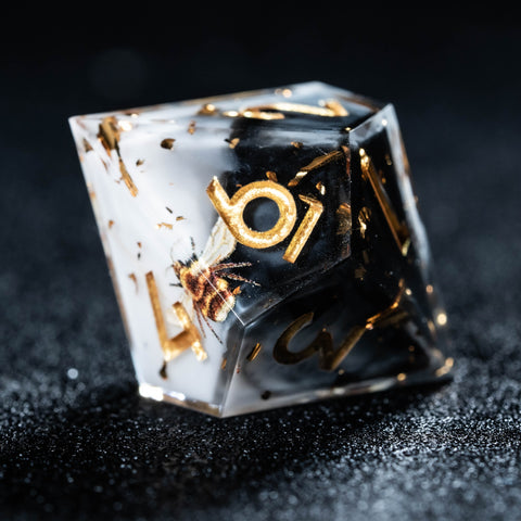 URWizards Inner-Dice Handgefertigtes Würfelset aus Kunstharz mit scharfer Kante – Bienen –