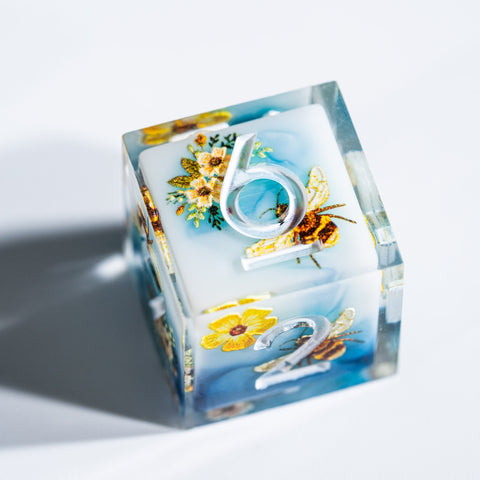 Inner-dice Handmade Sharp Edge Resin Dice Set -Bees- - Urwizards