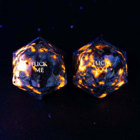 URWizards D&D Yooperlite Würfelset mit Edelsteingravur im F*CK-Stil