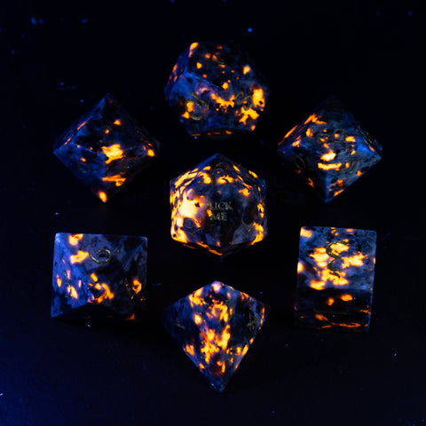 URWizards D&D Yooperlite Würfelset mit Edelsteingravur im F*CK-Stil