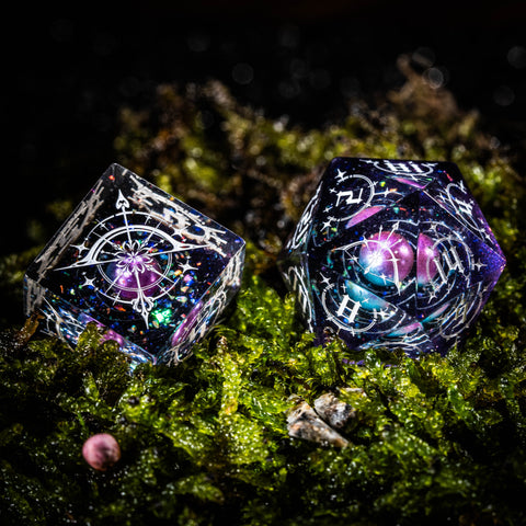 URWizards D&D Resina La Galassia Set di dadi incisi in stile Tarocchi