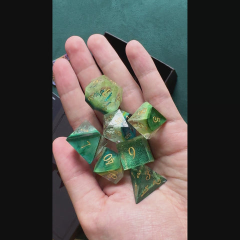 URWizards Dnd Würfelset aus Kunstharz, grüne Koralle, graviert, Schildkröten-Stil