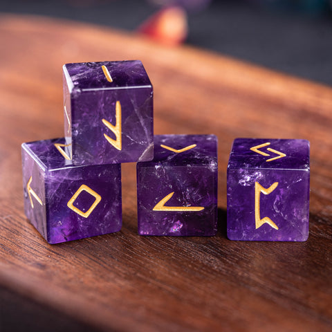 URWizards Engraved Amethyst Rune dice D6 Viking - Urwizards