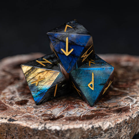 URWizards Engraved labradorite Rune dice D8 Viking - Urwizards