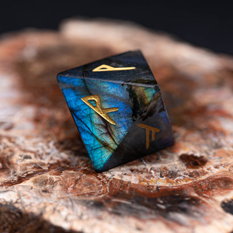 URWizards Engraved labradorite Rune dice D8 Viking - Urwizards