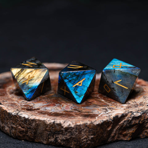 URWizards Engraved labradorite Rune dice D8 Viking - Urwizards