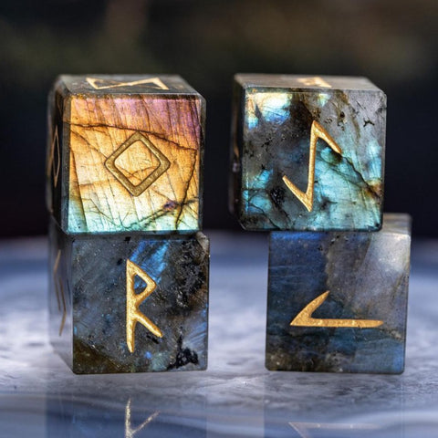 URWizards Engraved labradorite Rune dice D6 Viking - Urwizards