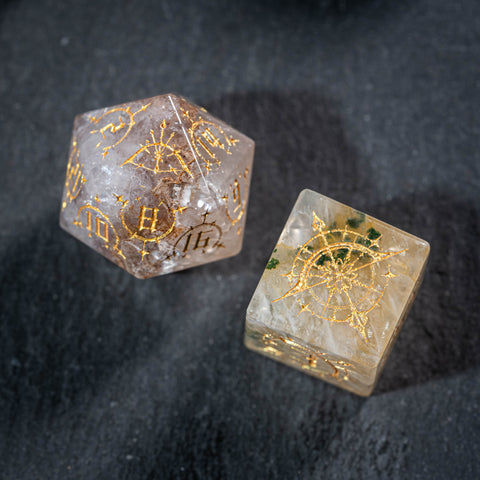 URWizards D&amp;D Würfelset aus versteinertem Holz mit Edelsteingravur, Bogen der Elfen