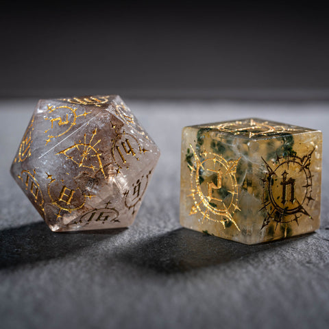 URWizards D&amp;D Würfelset aus versteinertem Holz mit Edelsteingravur, Bogen der Elfen