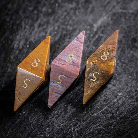 URWizards D&amp;D Feuerquarz-Edelstein-Würfelset mit Gravur (Limitierte Auflage)