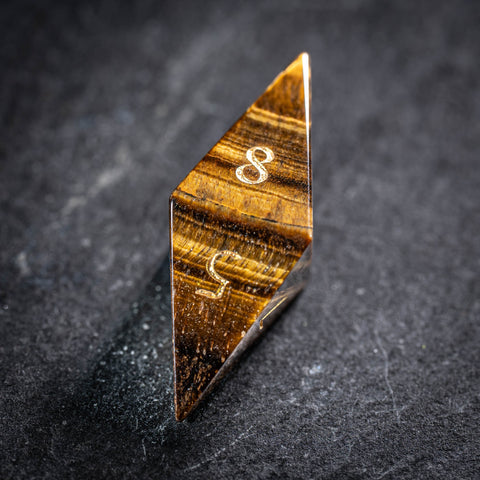 URWizards D&amp;D Feuerquarz-Edelstein-Würfelset mit Gravur (Limitierte Auflage)