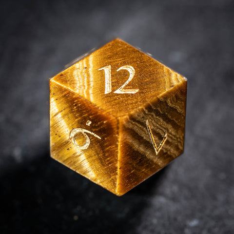 URWizards D&amp;D Feuerquarz-Edelstein-Würfelset mit Gravur (Limitierte Auflage)