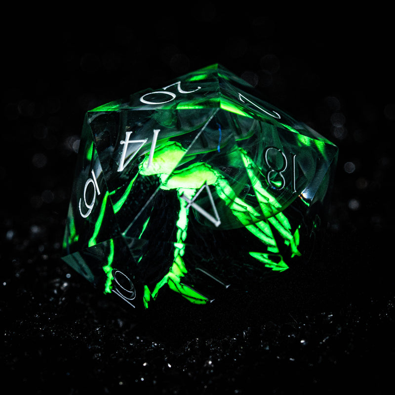Set di dadi incisi in resina URWizards D&amp;D Regno misterioso - Vulcano verde brillante