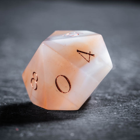 Set di dadi incisi con pietre preziose in legno pietrificato D&amp;D di URWizards
