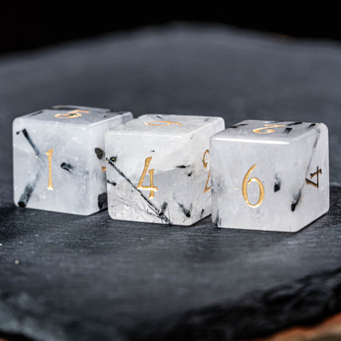 Set di dadi incisi con pietre preziose in legno pietrificato D&amp;D di URWizards